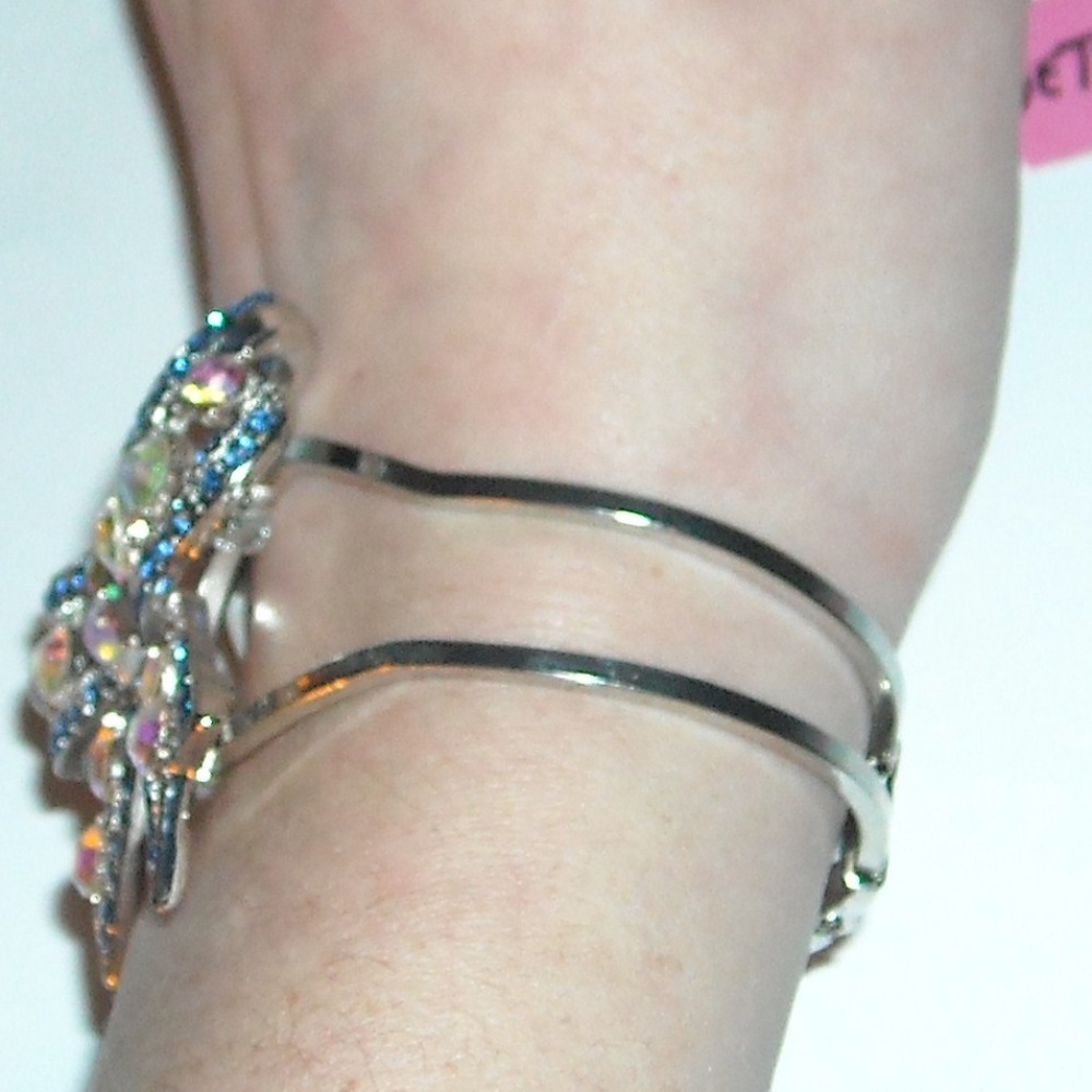 RAREBetsey Johnson Iconic Bonjour Butterfly Bangle - Picture 5 of 8